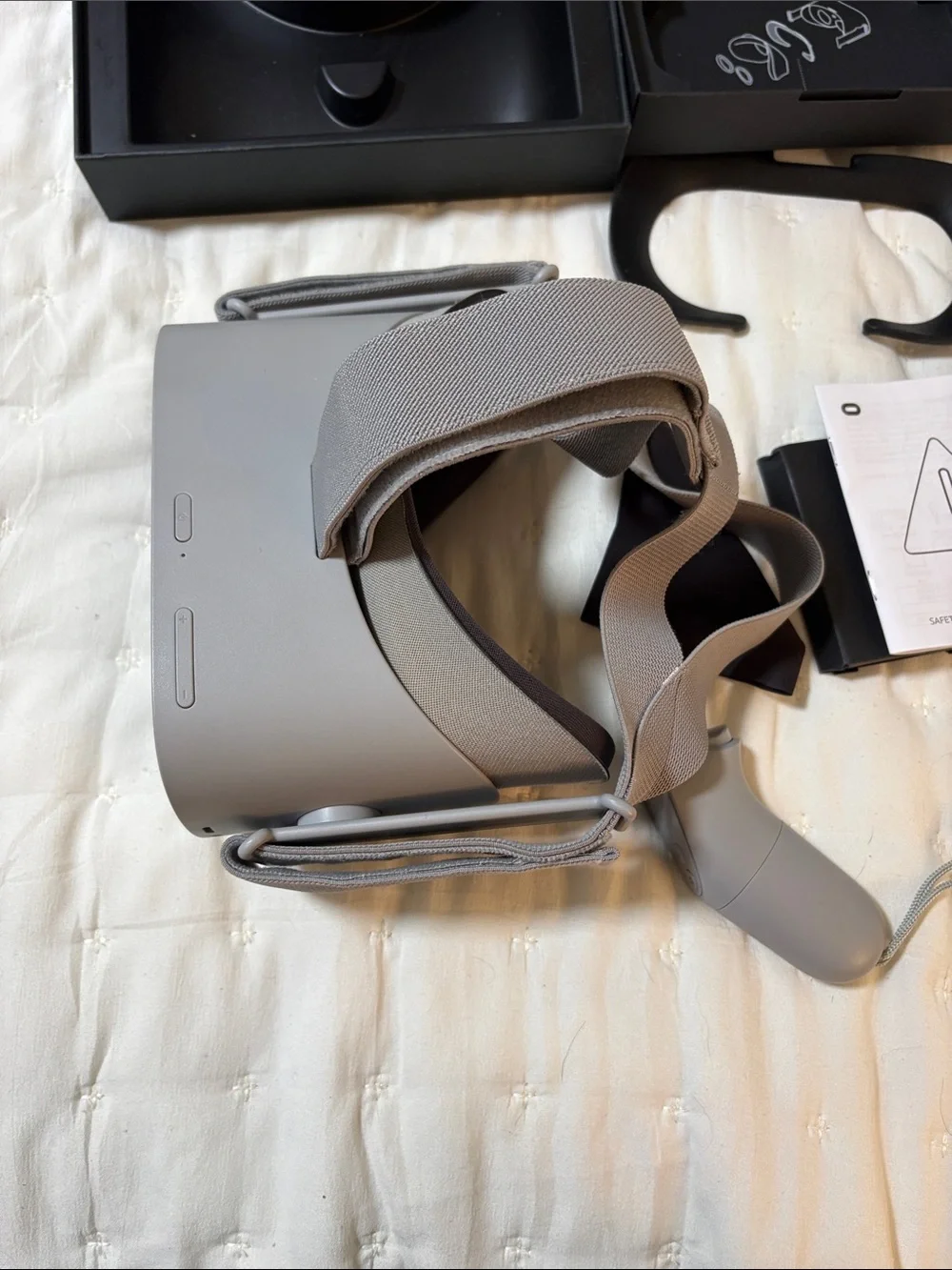 Oculus Go 64GB Standalone VR Headset in Light Gray